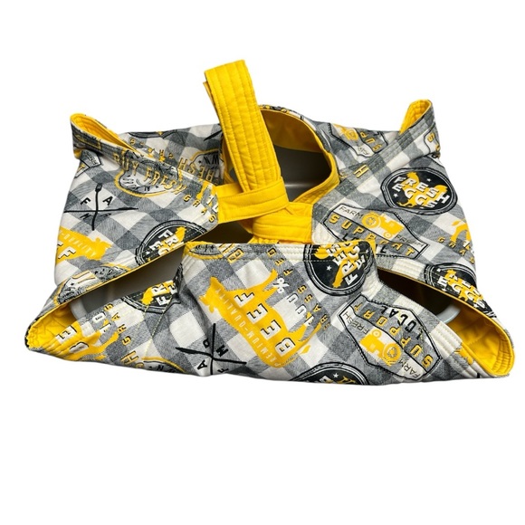 Hand Crafted Large Casserole Carrier Quilted  Reversible Pie Plate Carrier - Picture 1 of 16